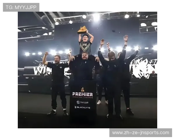 直播现场模仿者小脸红红兴奋欢呼重现Uzi经典捧杯名场面